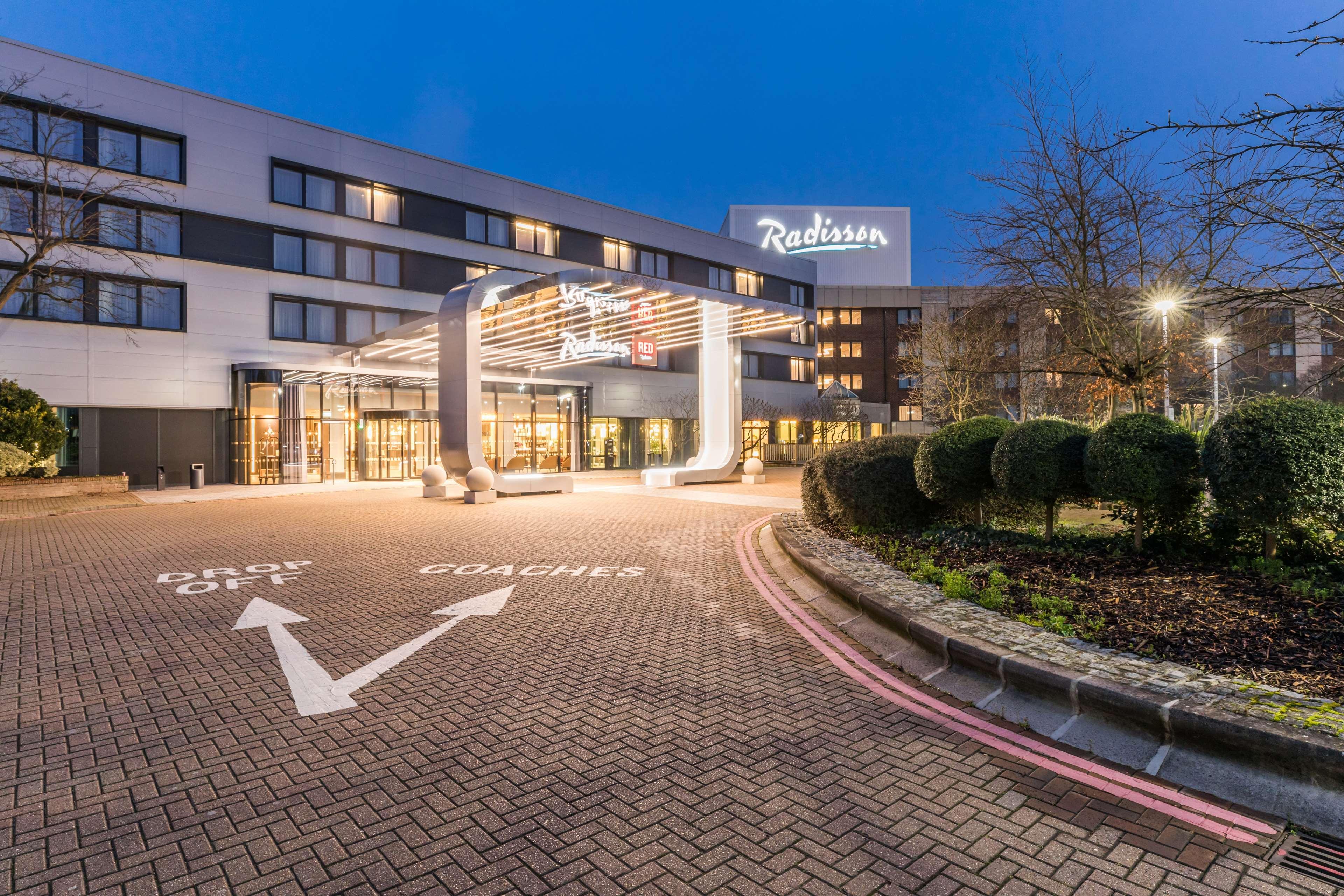 Hotel Radisson Red London Heathrow Harmondsworth Exterior foto